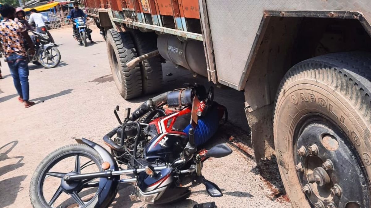 Madhubani Road Accident, Bike Accident, Madhubani News, NH 104, Sadar Hospital, Road Accident