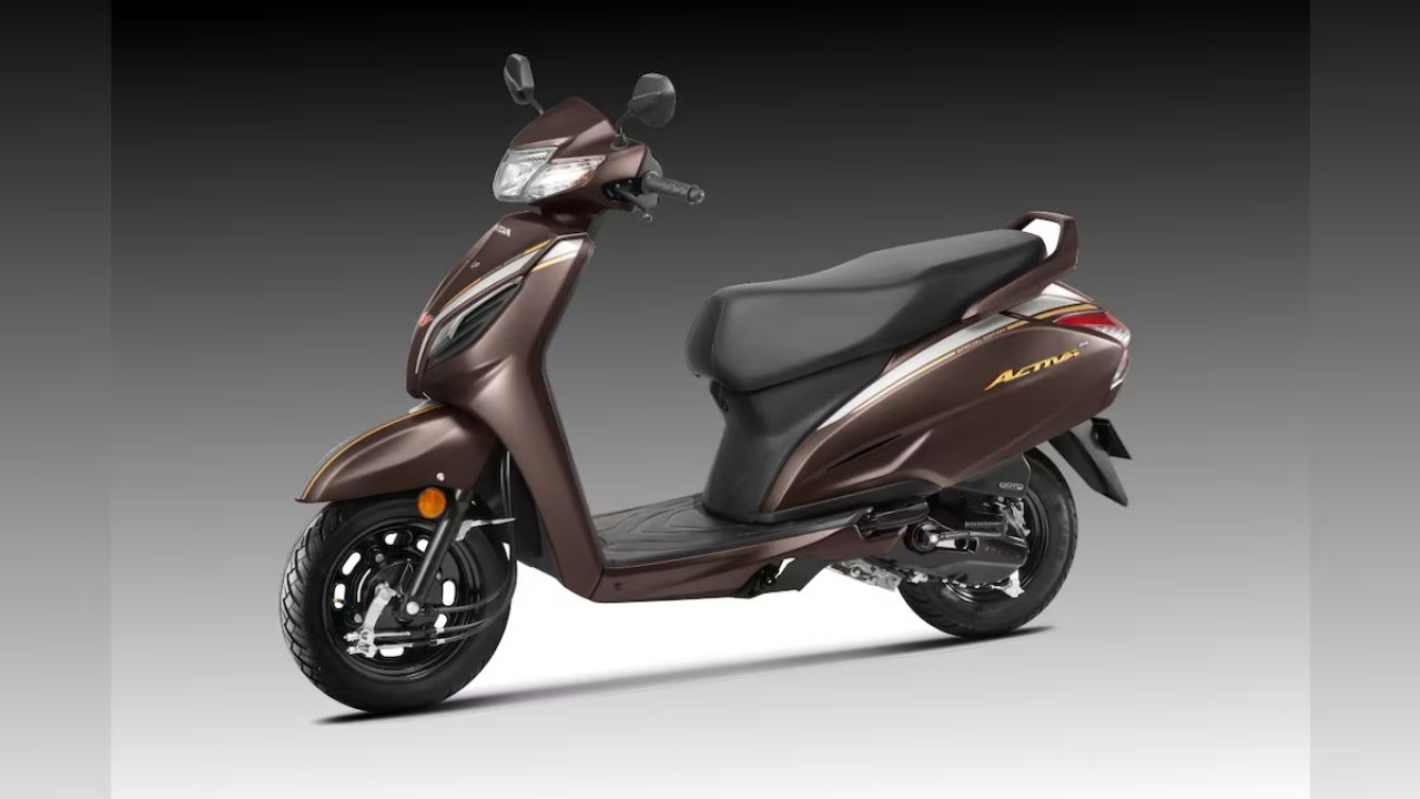 Here is a image of Brown Colour Honda Activa 6G With Yellow strip
