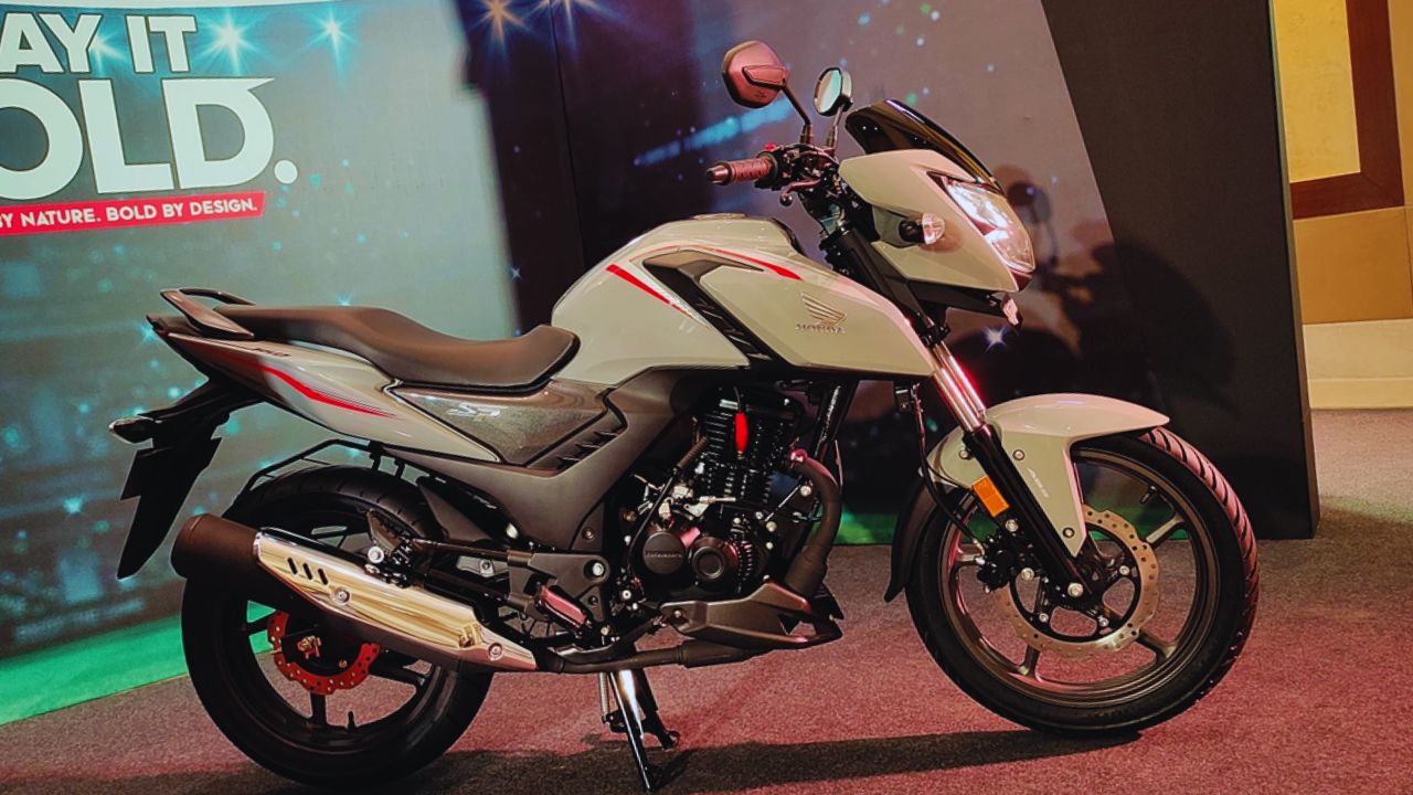A image of White colour Honda SP 160 which is palaced in an event