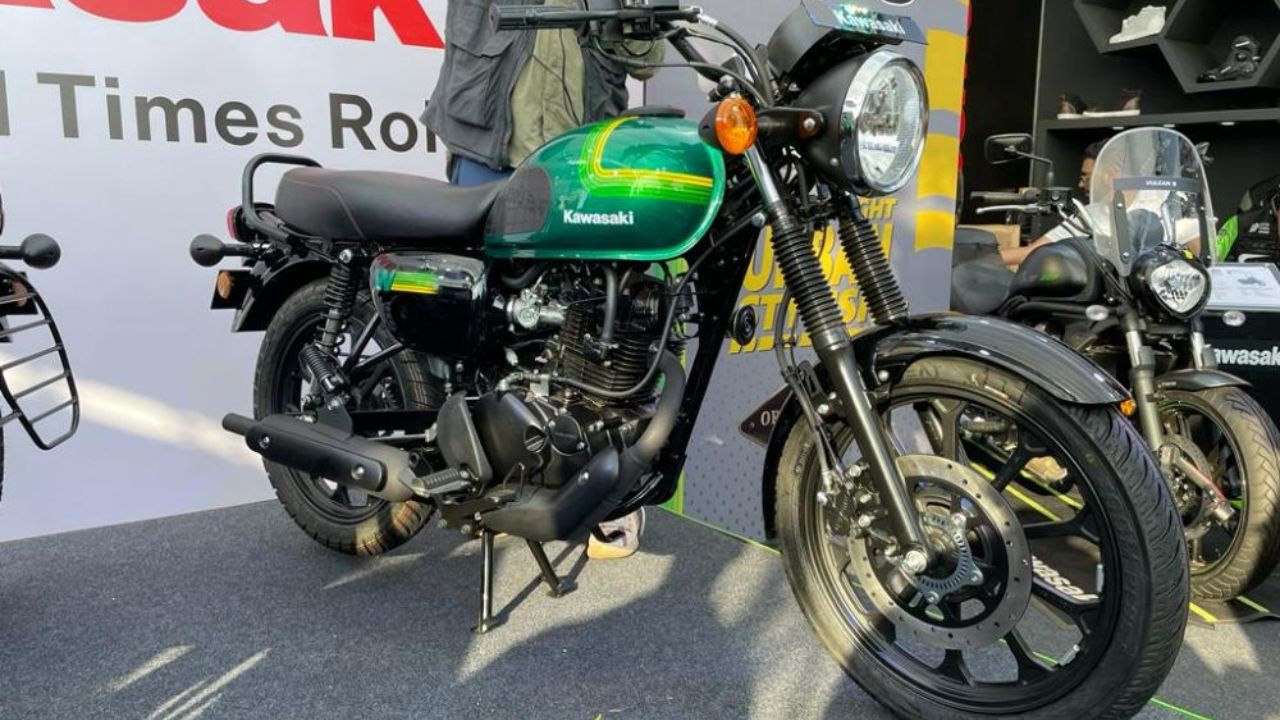 A image of Green Colour Kawasaki W175 Street which is palaced in an event