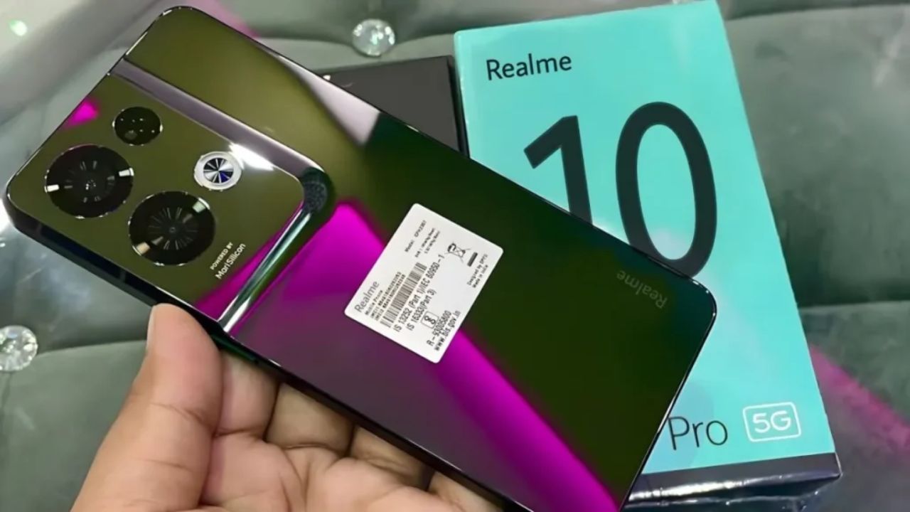 A image of balack colour Realme 10 Pro 5g phone with box