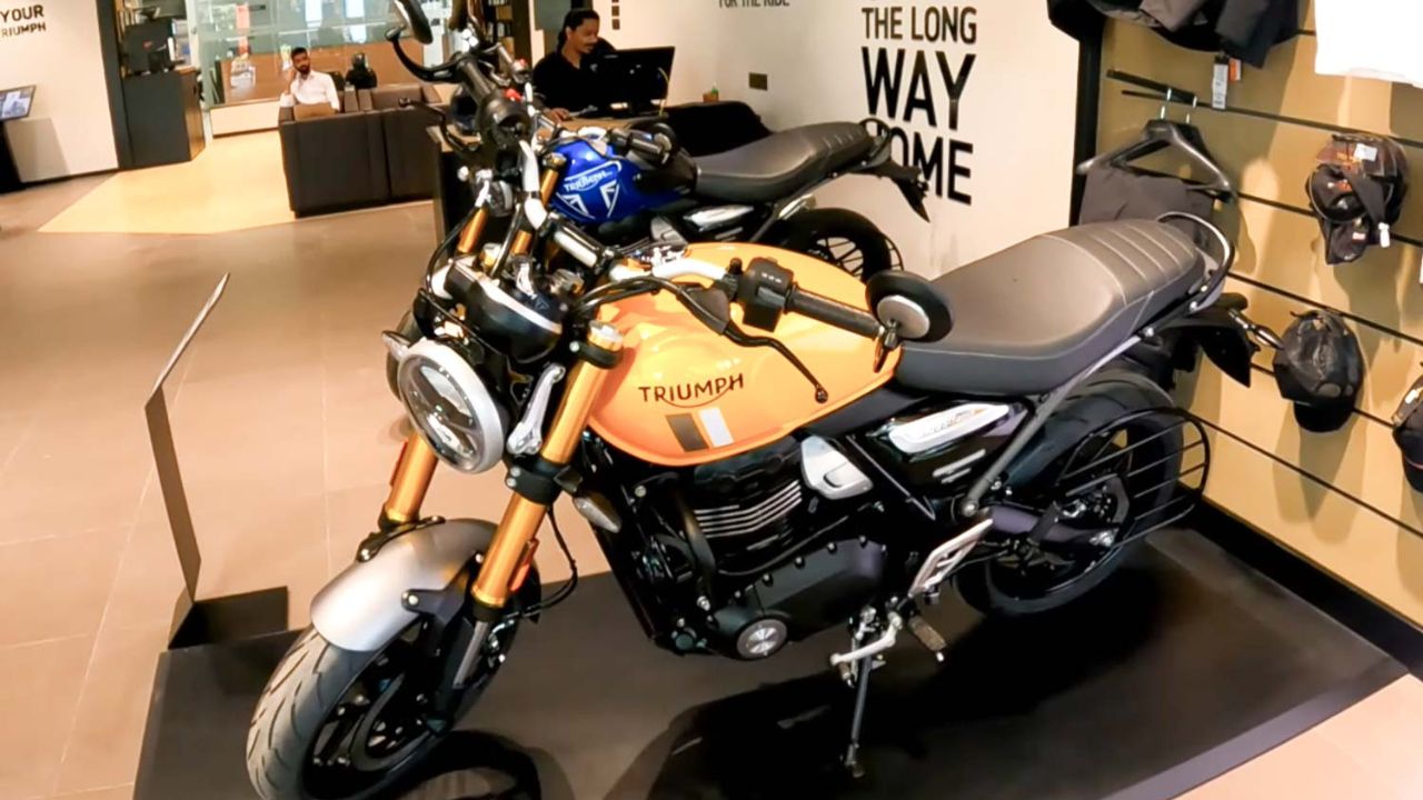 A image of yellow and black colour Triumph 400 which is palaced in Triumph showroom